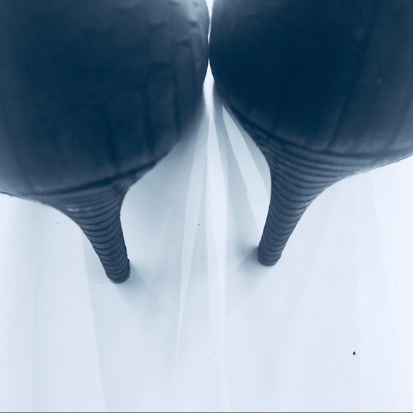 INC Snake Skin Leather Pumps - Picture 5 of 6